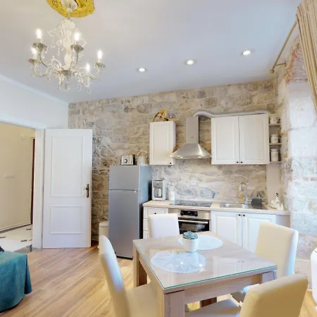 Apartman Chrysanta *