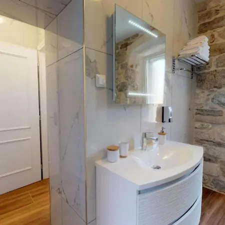 Chrysanta Appartement *