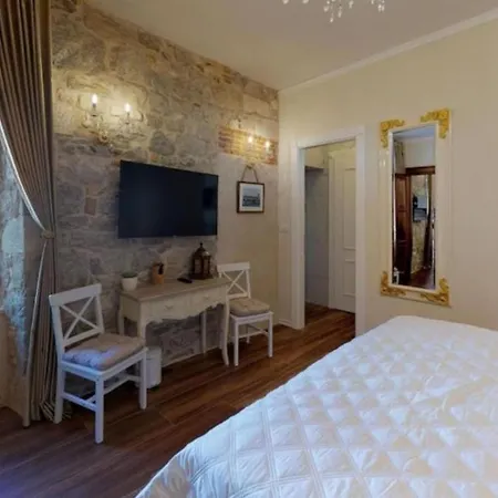 Chrysanta Апартаменти