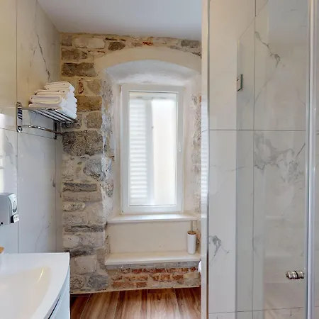 Chrysanta Апартаменти *