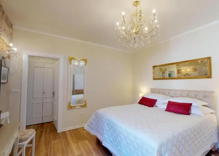 アパート Chrysanta