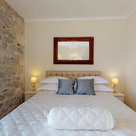 Chrysanta Apartament