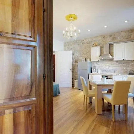 Apartament Chrysanta *